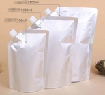 Verpackenfolie des silbernen einfachen Tüllenbeutels stehen oben Biergetränk-Tüllenpakete des Desinfizierers flüssige
