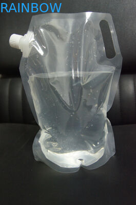 Bunter Druckwasser-Beweis stehen oben Verpackentasche mit Ecktülle für Liguid