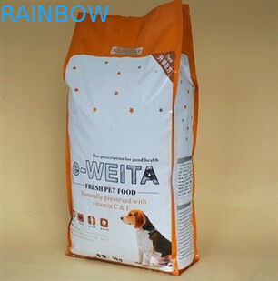 Das 500 Gramm-Hündchen stehen oben Plastikverpacken- der Lebensmittelbeutel mit Reißverschluss