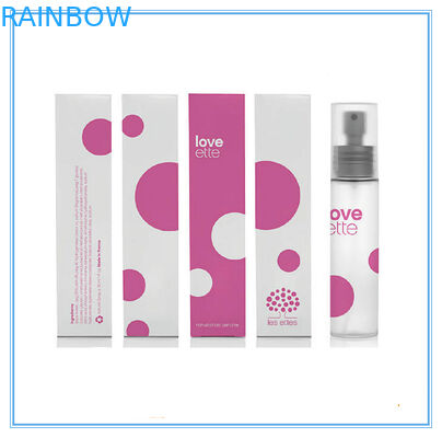 Rote Kosmetik-Papierkasten, der das 350 Gramm-Weißbuch für Anzeige verpackt