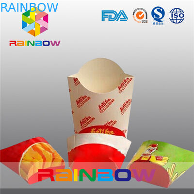 Die Faltschachtel, die für die verpackenden Pommes-Frites verpackt, nehmen Schnellimbiss-Papierkasten weg