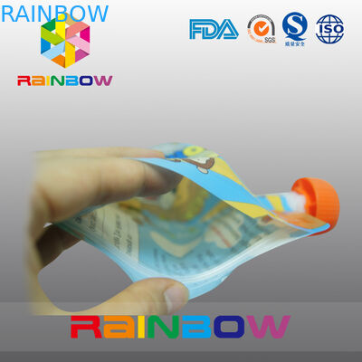 Bunt gedruckt Reißverschluss zugemacht ringsum den Tüllen-Beutel, der für Saft/Getränk verpackt