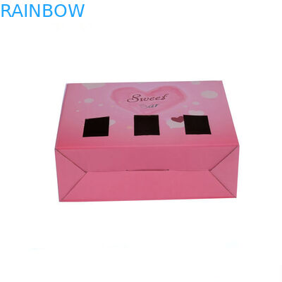 Geschlossenes verpackender Selbstgeschenk-Papierkasten, gewölbter Pappkasten mit Fenster