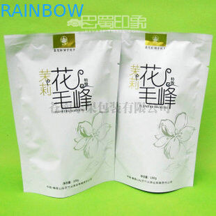 Würdevolle gebogene Lipton-Tee-Verpackentaschen stehen oben den besonders angefertigten Beutel