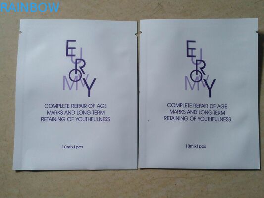 Im Gesichtaluminiumfoliebeutel der Maske, der mit Risskerbe/Fallloch verpackt