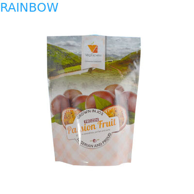 Der Imbiss, der mit Reißverschluss ist, stehen oben die Plastikbeutel, die für das Trockenfrüchte-Verpacken verpacken