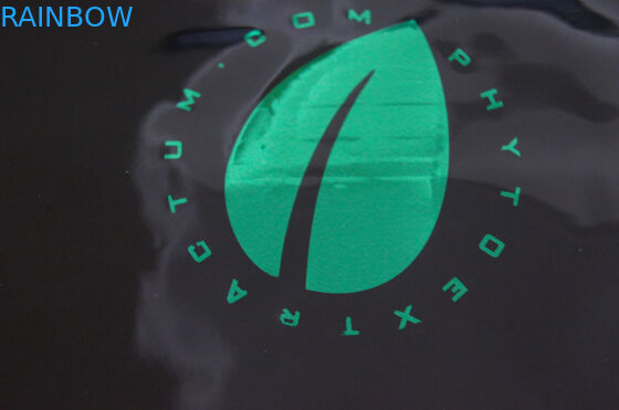 Klarer vorderer Kräuterweihrauch, der recyclebares kundenspezifisches Logo für Tabak-Urlaub verpackt