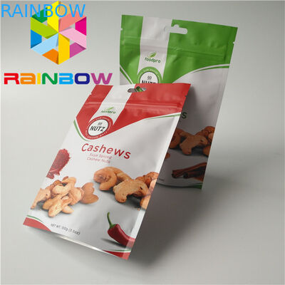 Trockene Nuss stehen oben das Beutel-Verpacken, das mit transparenter Farbe umweltfreundlich ist