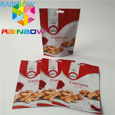 Trockene Nuss stehen oben das Beutel-Verpacken, das mit transparenter Farbe umweltfreundlich ist