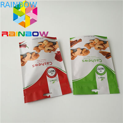 Trockene Nuss stehen oben das Beutel-Verpacken, das mit transparenter Farbe umweltfreundlich ist