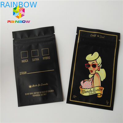 Seite drei versiegelte die Plastikbeutel, die für Kleidungs-/Mädchen-Zusätze verpacken