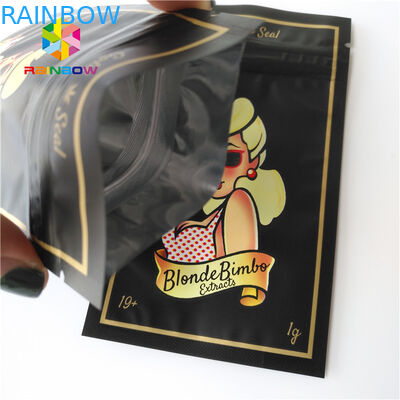 Seite drei versiegelte die Plastikbeutel, die für Kleidungs-/Mädchen-Zusätze verpacken