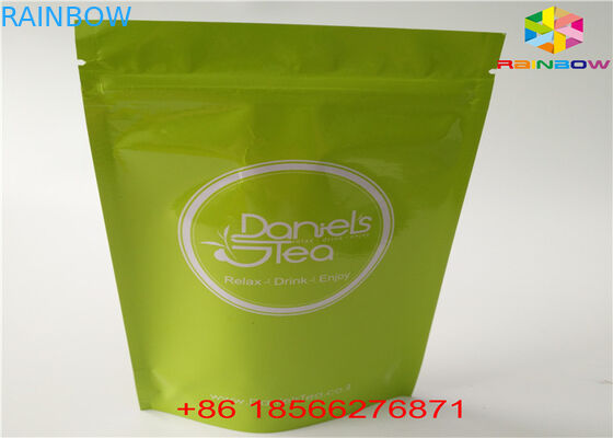 Aluminiumfolie sackt die Plastikbeutel ein, welche die Seite drei verpacken, die mit Spitzenreißverschluß versiegelt wird