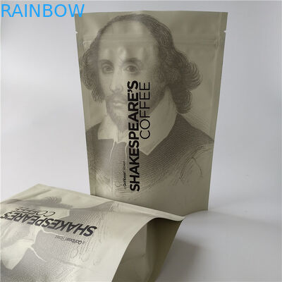 Die wiederversiegelbaren Teebeutel, die Aluminiumfolie verpacken, stehen oben Kaffee-Tasche mit Ventil