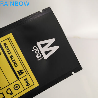 1 Kilogramm 500 Gramm 250 Gramm stehen oben schwarzer Mattkaffee-Verpackentasche mit Spitzenreißverschluss-und Aluminiumfolie innerhalb der Taschen