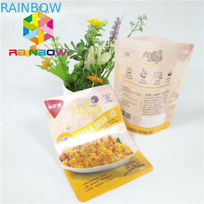 Die Reißverschluss-Plastikbeutel, die Druckvakuumnahrungsmittelsoßen-Retorte verpacken, stehen oben Tasche