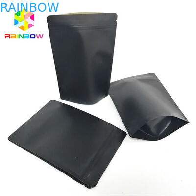 Die schwarze Kraftpapier-Tasche, die kundenspezifisches Logo verpackt, stehen oben Beutel-recyclebaren Zipverschluß