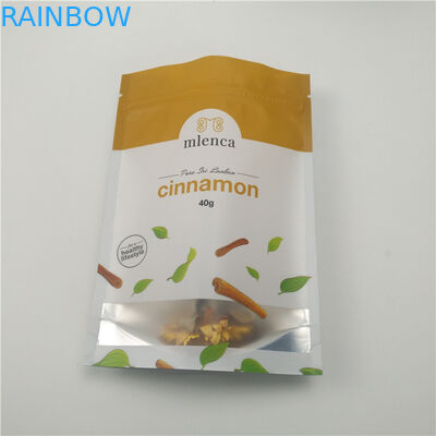 Weiße Hintergrund-Reißverschluss-MattKosmetiktaschen stehen oben Zimt Doypack 40g