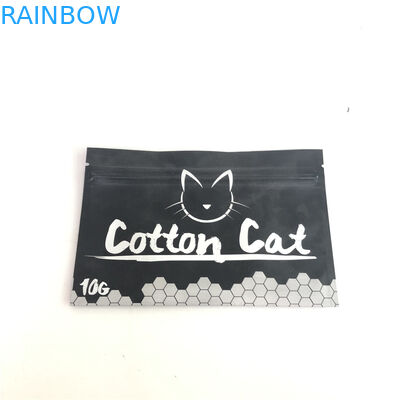 CBD-Unkraut stehen oben die Gravüre, die das Plastikbeutel-Verpacken druckt