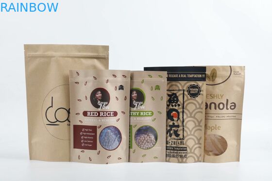 Feuchtigkeitsfeste Plätzchen stehen oben Kraftpapier-Beutel