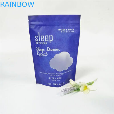 Körperpeeling stehen oben Aluminiumfolietasche mit Reißverschluss für rosafarbenes essention Salz