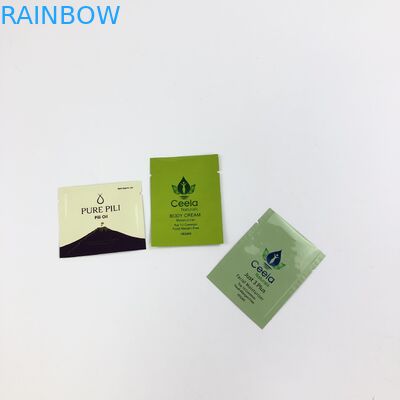 digitale Druckfrauen/Männer, die das 0,5 Unze-Folienunterseitenfüllen Gesichtsmaske, bereiten Plastiktaschen auf