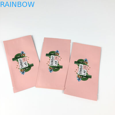 Die Trockenblume, die rosa Hitze-Plastik-Taschen-Druckmitte verpackt, versiegelte Seite des Beutel-drei