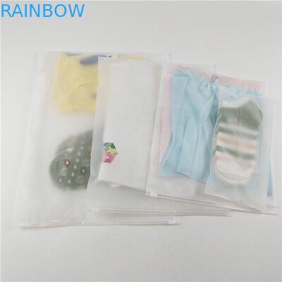 Fabrik Großhandel durchsichtige Kunststoff-T-Shirts Kleidung Verpackungstüte mit Schiebeverschluss und Haken