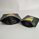 1 Kilogramm 500 Gramm 250 Gramm stehen oben schwarzer Mattkaffee-Verpackentasche mit Spitzenreißverschluss-und Aluminiumfolie innerhalb der Taschen