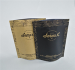 Trockenes Nahrungsmittelkaffee-Brown-Kraftpapier stehen oben Beutel-Gravüre gedruckt