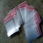 Kleine transparente Plastikbeutel, die mit Reißverschluss für Ohrring-Paket verpacken