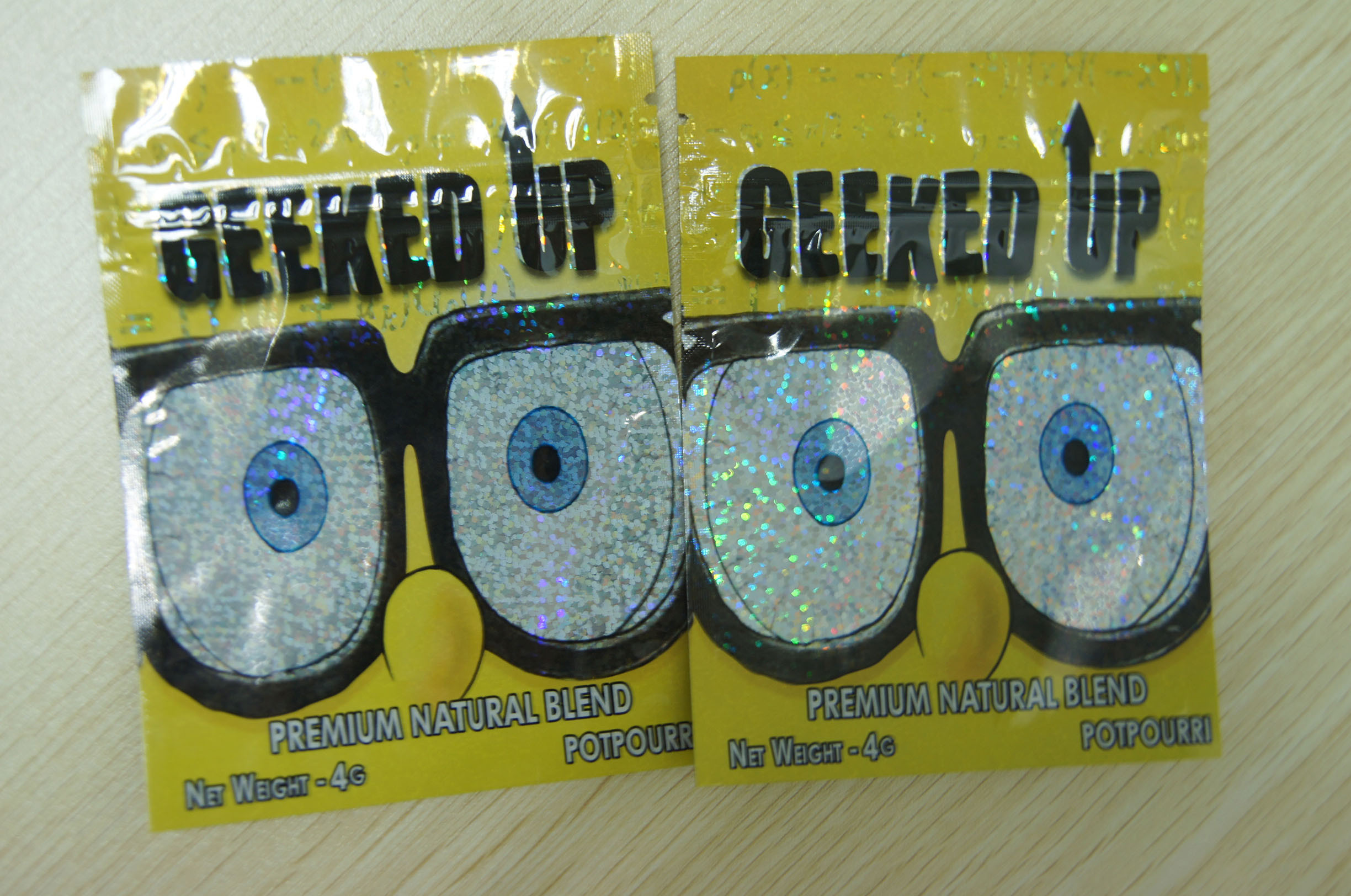 Kräuterweihrauch der mit Reißverschluss, der Film-Plastik GEEKED Laser-4g verpackt, UP Gelb