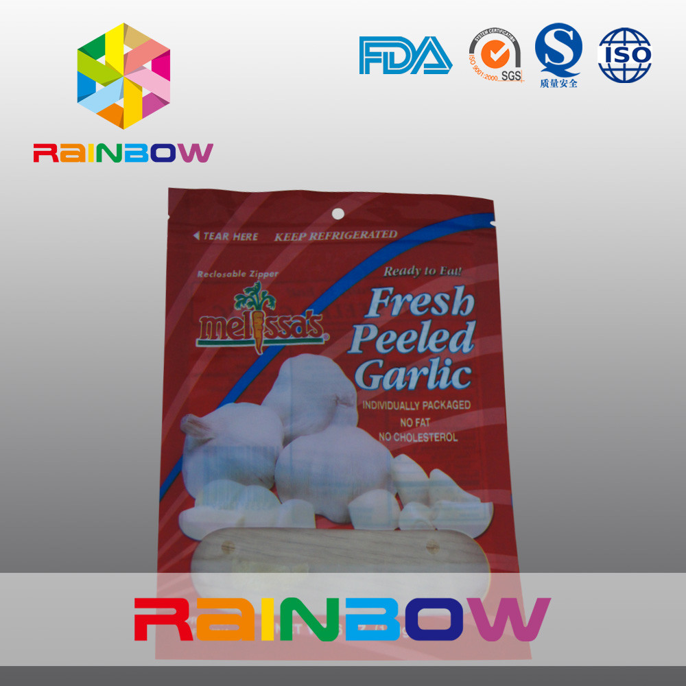 Die frischen abgezogenen verpackenden Knoblauch-Plastikbeutel/Plastik-Reißverschluss bauschen sich