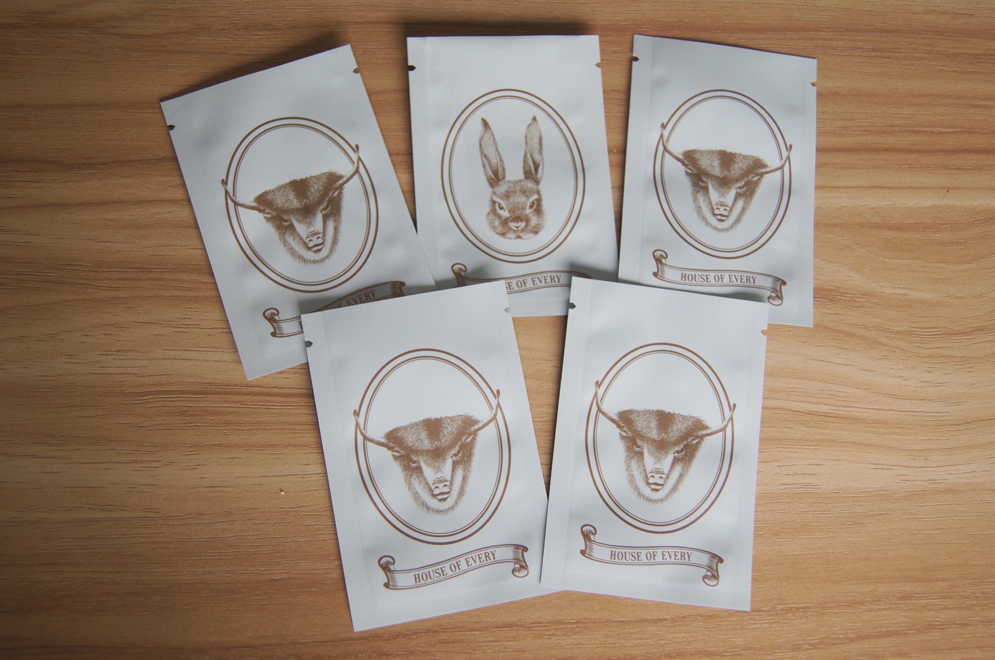 Drei Verpackenbeutel des Seitendichtungssamens/weiße Griffdichtungsgewürztrockenblumengesteckmatttasche