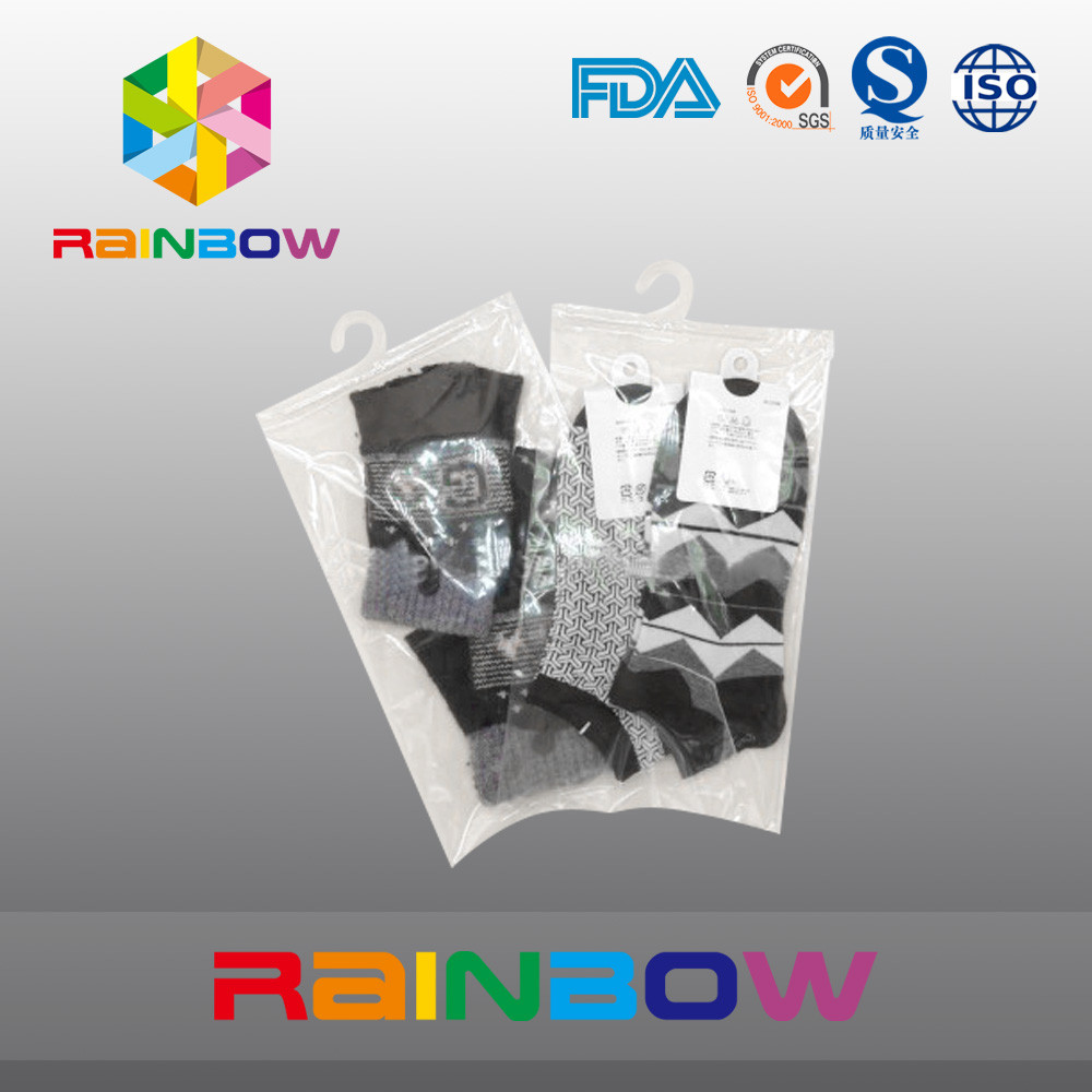 Milch-weiße klare Plastikbeutel, die hängende Haken-Tasche mit Reißverschluss für Socken verpacken