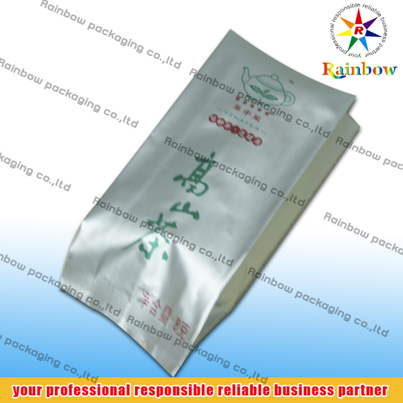 HAUSTIER /AL/PET stehen oben die Teebeutel, die mit Seitenkeil verpacken