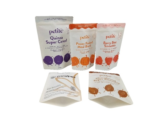 Biologisch abbaubares Kraftpapier stehen einsackt oben Verpacken- der Lebensmittelbeutel