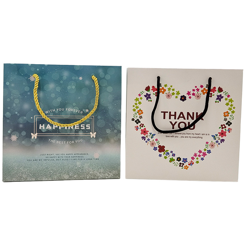 Customized Shopping Paper Bags Logo gedruckt recycelbar biologisch abbaubar braun einfaches Verpacken Kraftpapierbeutel mit verdrehter Ha