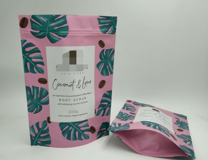 Unterschiedliche Größen-Aluminiumfolie stehen oben Beutel mit MOPP-/VMPET-/PET-Material