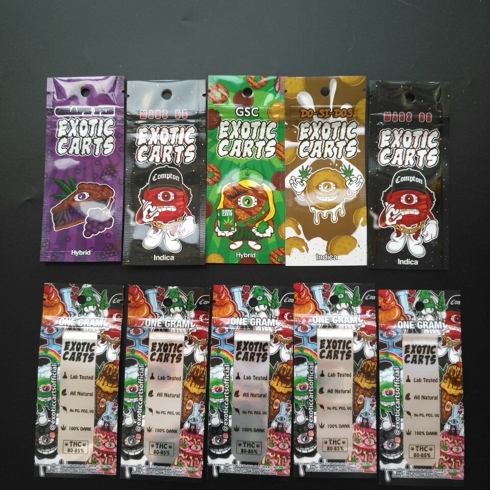 Der kindersichere Kräuterweihrauch, der Digital-Hologramm-Drucken verpackt, steht oben Plastikbeutel