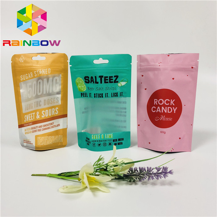 Das lamellierte Nahrungsmittelgrad-Plastikbeutel-Verpacken steht oben Reißverschluss-Beutel kundengebundenes Logo