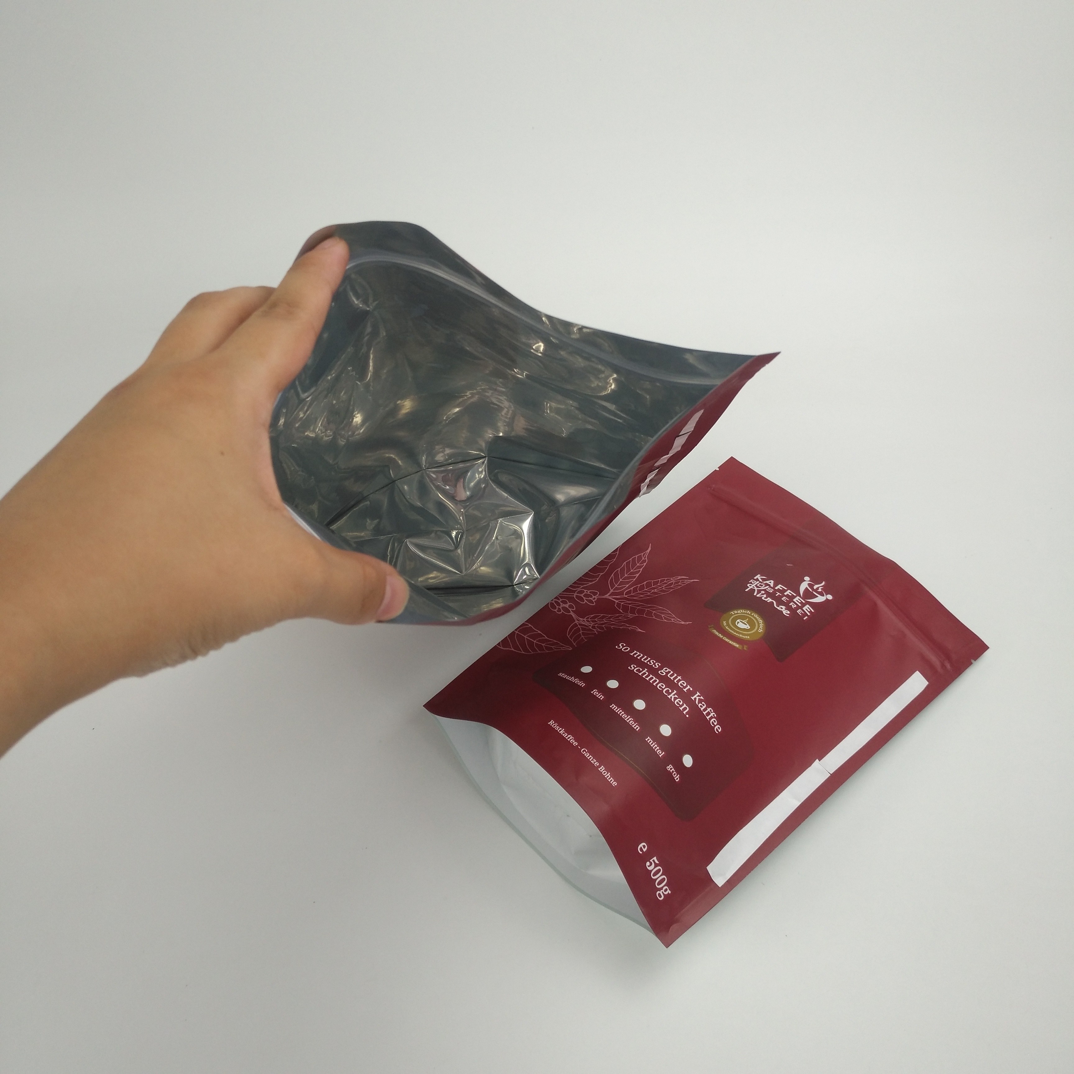 Stehen Sie oben Nahrungsmittelgrad-Verpackenkaffee-Taschen-biologisch abbaubaren kompostierbaren 250g Kaffee Bean Packaging Bags With Valve