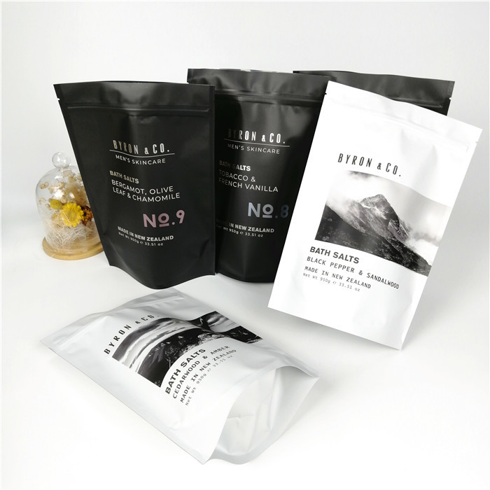 100% bereiten biologisch abbaubares kundenspezifisches Logo auf, das wiederversiegelbare schwarze Mattplätzchen Plastik vereiteln, Taschen mit Reißverschluss herauf Beutel stehen