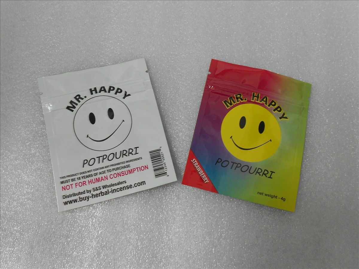 HAUSTIER/VMPET/PET fertigte den Kräuterweihrauch besonders an, der für Kräuterweihrauch verpackt